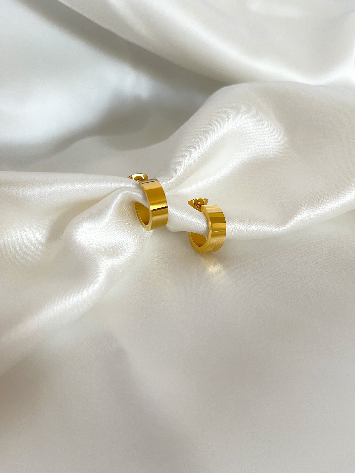 Minimalist Hoop Earring