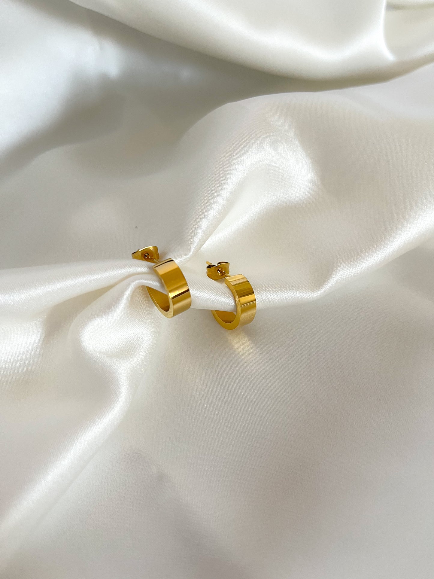 Minimalist Hoop Earring