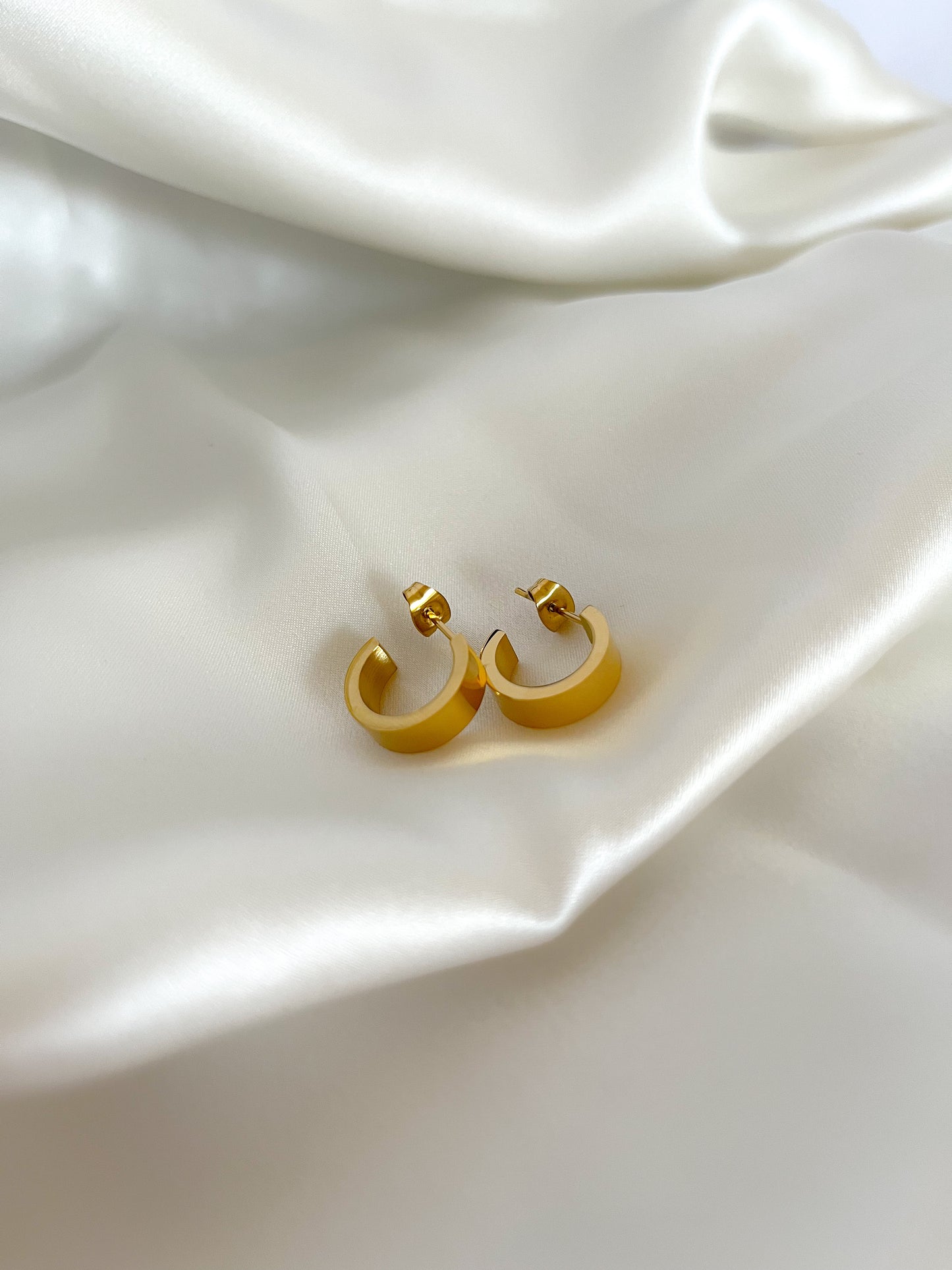 Minimalist Hoop Earring