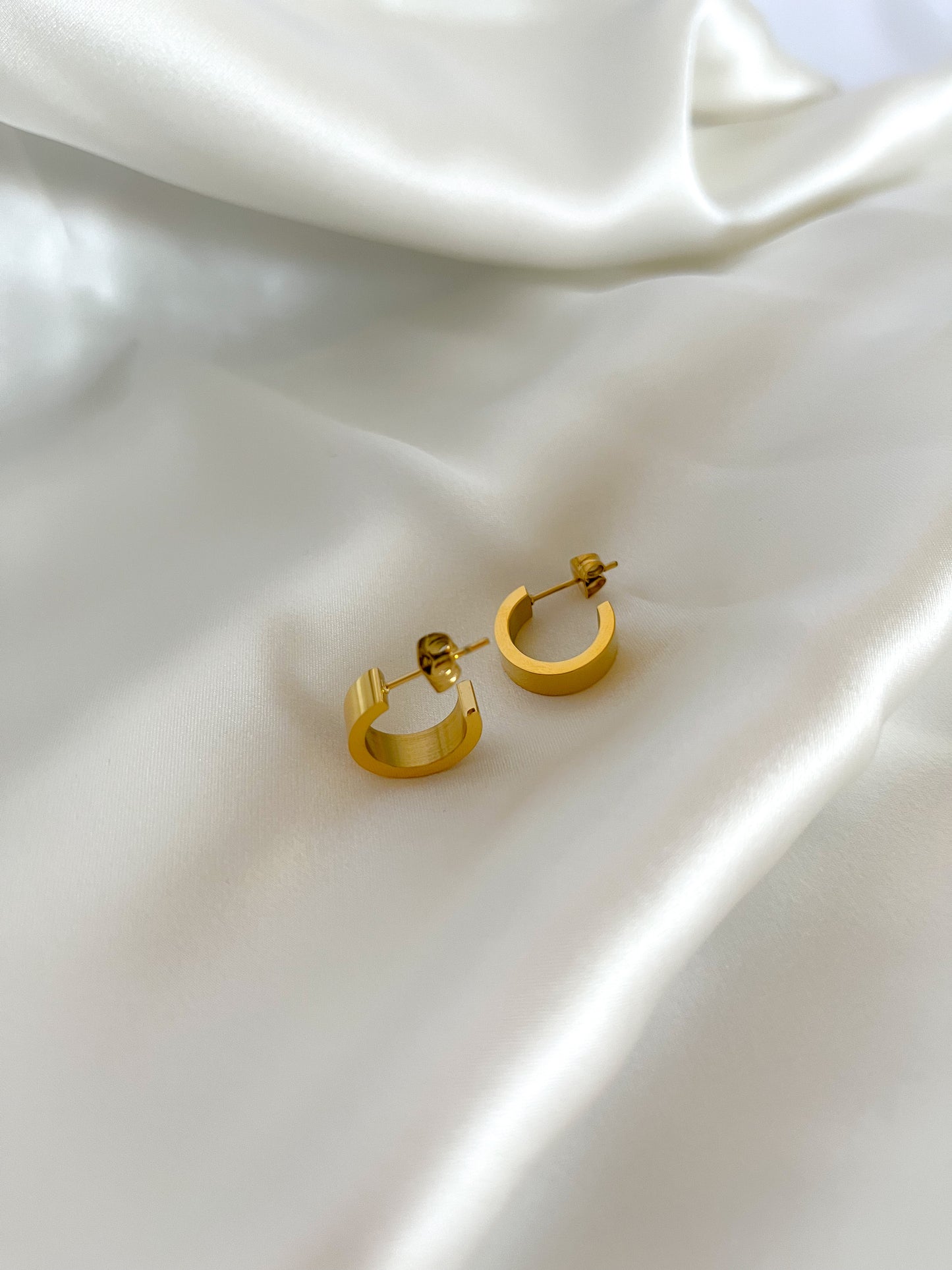 Minimalist Hoop Earring